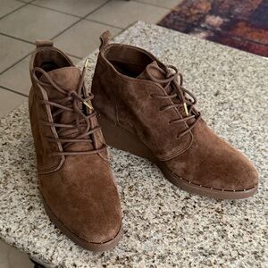 Steven natural comfort Women's Brown Suede Lace-Up Wedge Ankle Boots